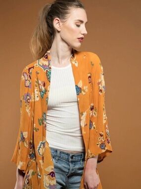 Altar’d State Tie Front Optional Kimono. Size M